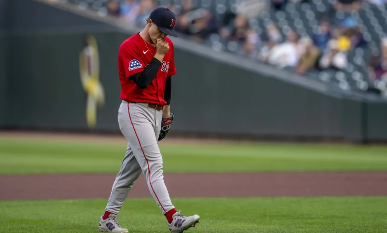 Red Sox pitcher suddenly leaves game with apparent injury