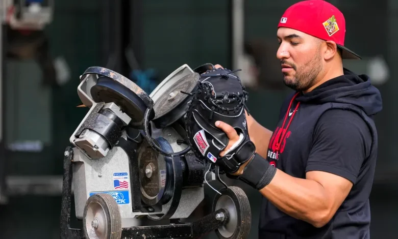 Reds put Jose Trevino (back) on IL, DFA Christian Encarnacion-Strand