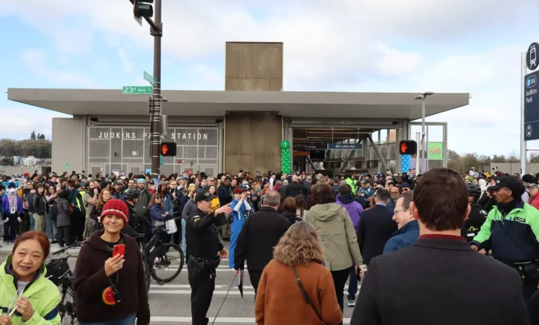 Ridership Topped 200,000 on 2 Line Crosslake Connection's Opening Day