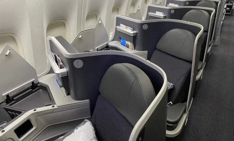 Robert Isom & Doug Parker Fly Together From Paris In American Business Class!