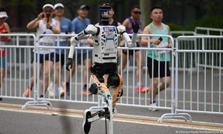 Robot runners beat humans in Beijing half-marathon