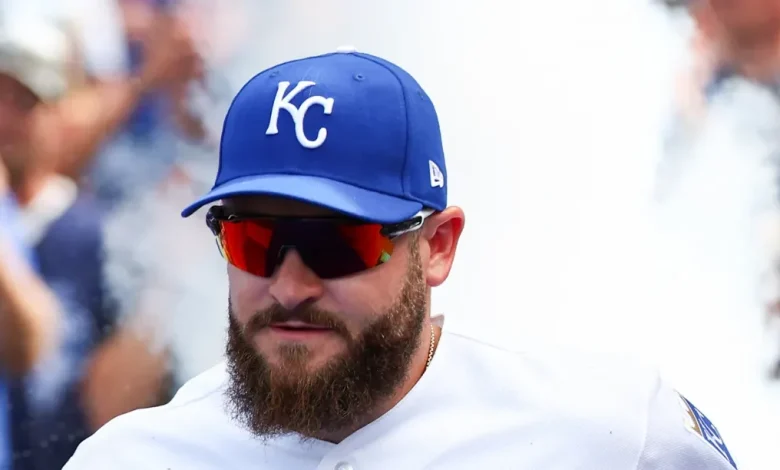 Royal bats shine on a dreary night, beat Minnesota 13-9