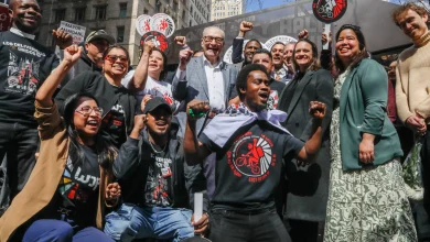 Schumer Thanks Mamdani as Deliverista Hub Finally Opens