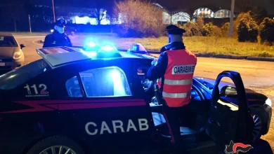 Scoppia una lite con il vicino di casa e lo minaccia con una pistola a gas, denunciato dai carabinieri