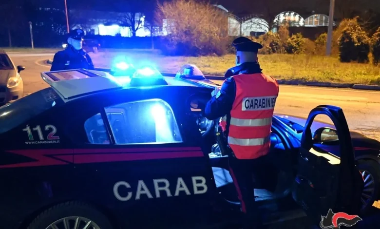 Scoppia una lite con il vicino di casa e lo minaccia con una pistola a gas, denunciato dai carabinieri