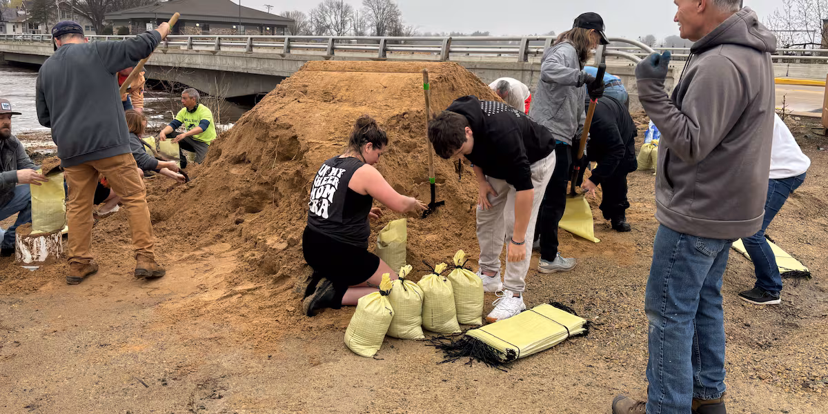 Shiocton asks for help with sandbags as waters continue rising