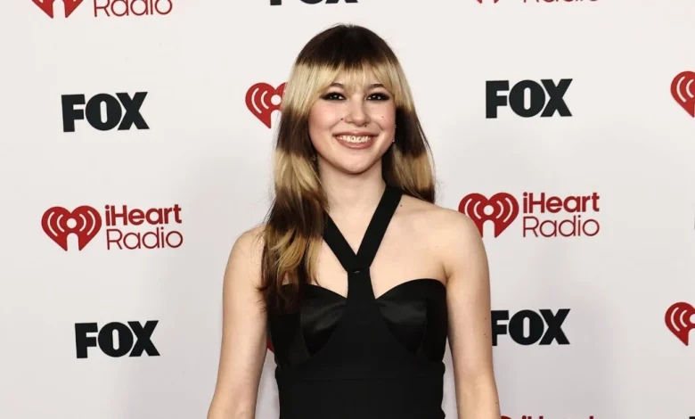 Singer Laufey and Olympian Alysa Liu Dress as '60s Bombshells for Viral TikTok Dance