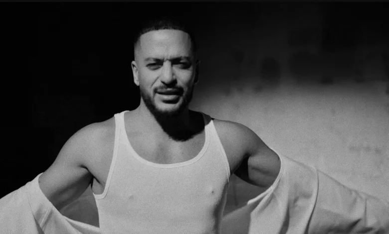 Slimane mise sur la chanson de rupture « Première fois » pour mettre en lumière son album