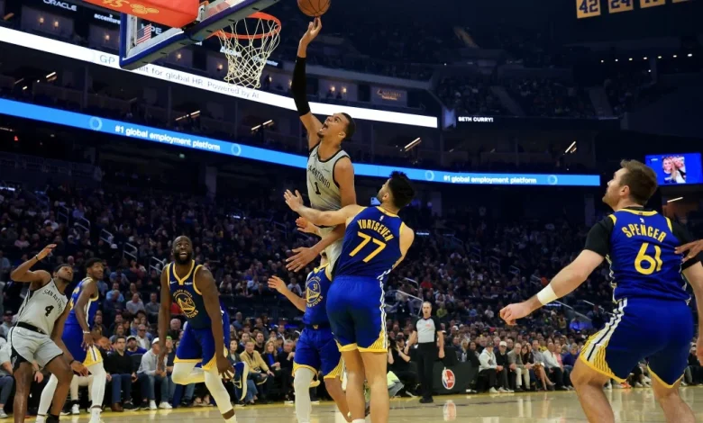 Spurs get tenth straight win with a blowout victory over the depleted Warriors