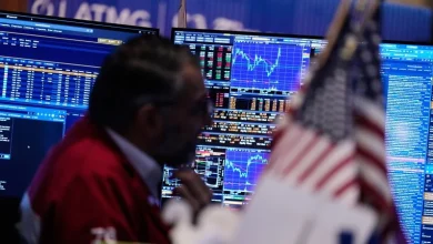 Stocks sink as Trump rattles markets with lack of clear exit plan