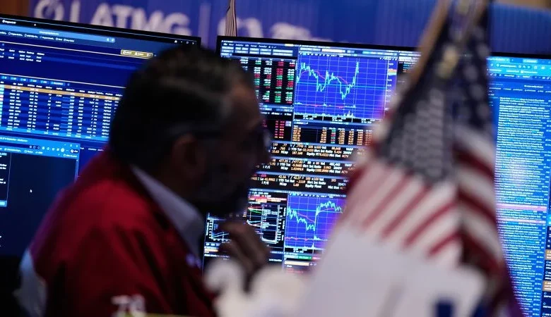 Stocks sink as Trump rattles markets with lack of clear exit plan