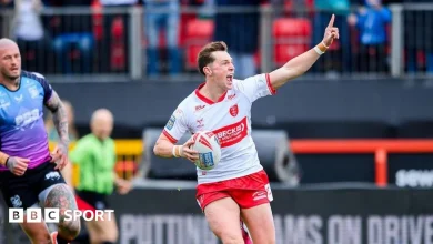 Super League: Hull KR 24-6 Hull FC - Broadbent stars for Hull KR