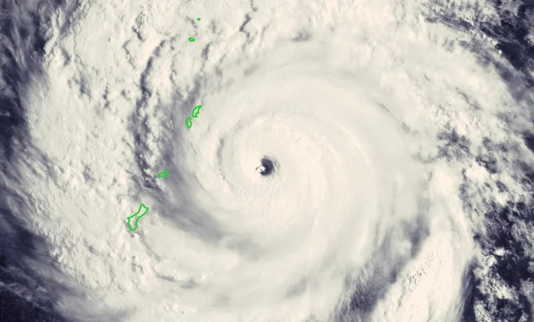 Super Typhoon Sinlaku is threatening the Western Pacific