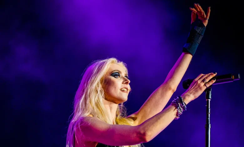 Taylor Momsen hospitalized with spider bite, posts photo of bite spreading up her leg