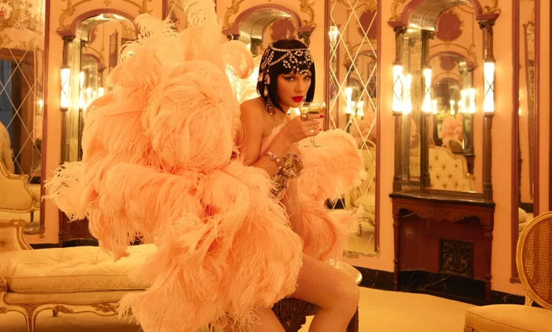 Taylor Swifts Fans React to 'Elizabeth Taylor' Music Video