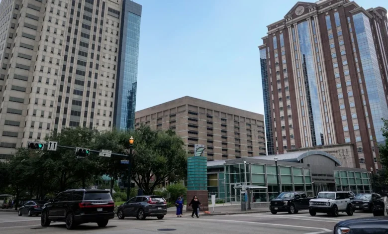 Texas judge caught chastising helpful IT worker in viral video