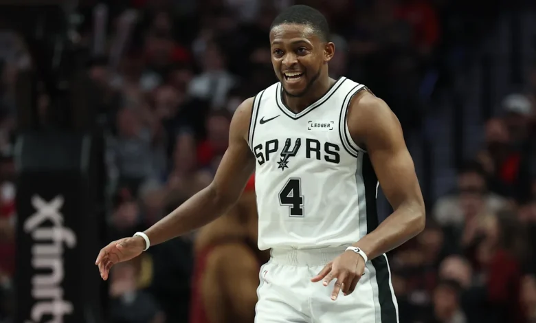 The De'Aaron Fox dilemma is backing the Spurs' offense into a corner