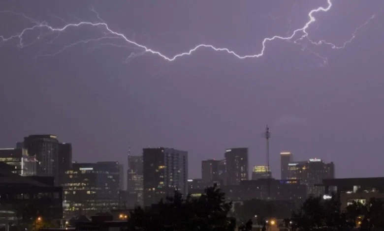 Thousands without power Friday morning after isolated storms hit Midstate