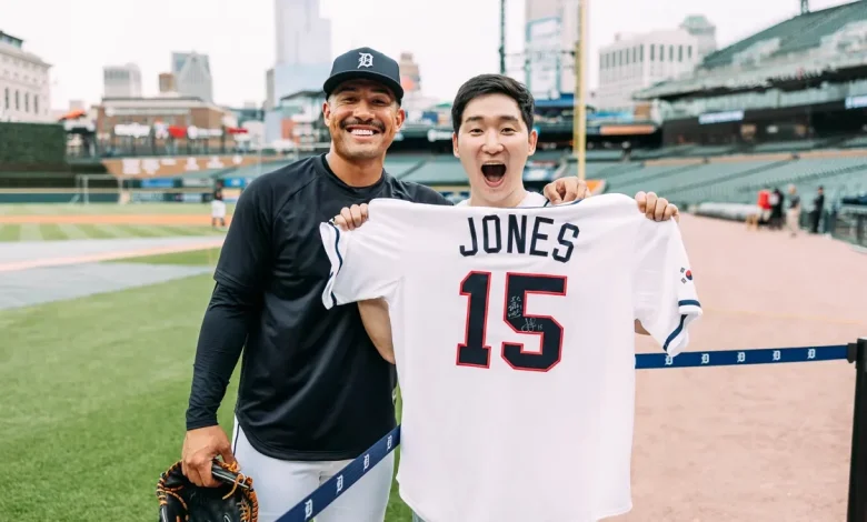 Tigers surprise South Korean fan Tom Hur with Jahmai Jones jersey