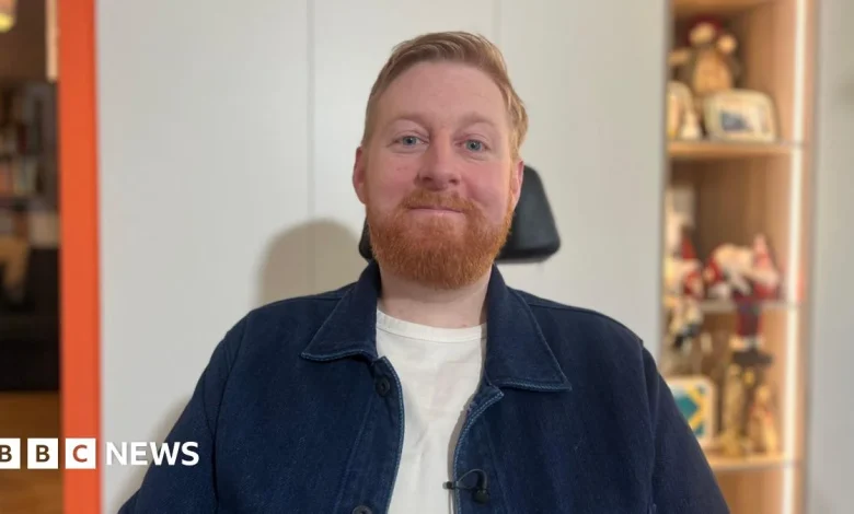 'Titan of a man' - tributes to actor with MND who played Richard III in wheelchair