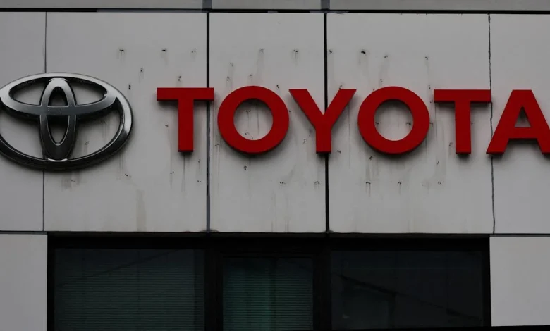 Toyota's still trying to make hydrogen fuel cells happen