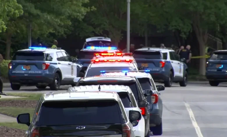 Triangle Town Center mall shooting in Raleigh leaves employee, teens injured, police say