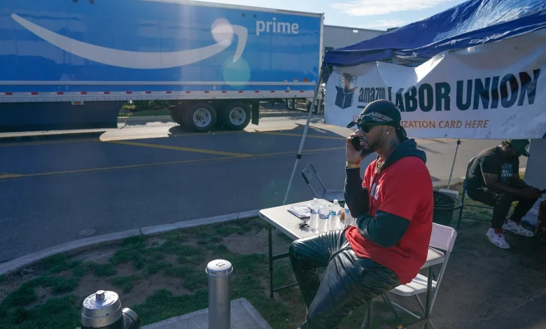 Trump labor board orders Amazon to bargain with Teamsters - The Washington Post