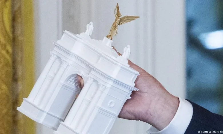 Trump says plans filed for huge triumphal arch in Washington