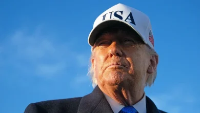 Trump signs an executive order to create federal voter lists