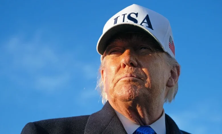 Trump signs an executive order to create federal voter lists