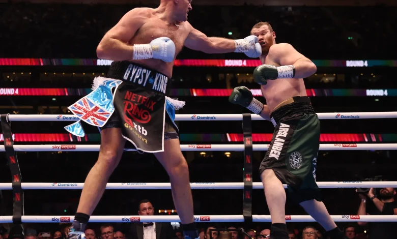 Tyson Fury eases to victory on ring return against Arslanbek Makhmudov