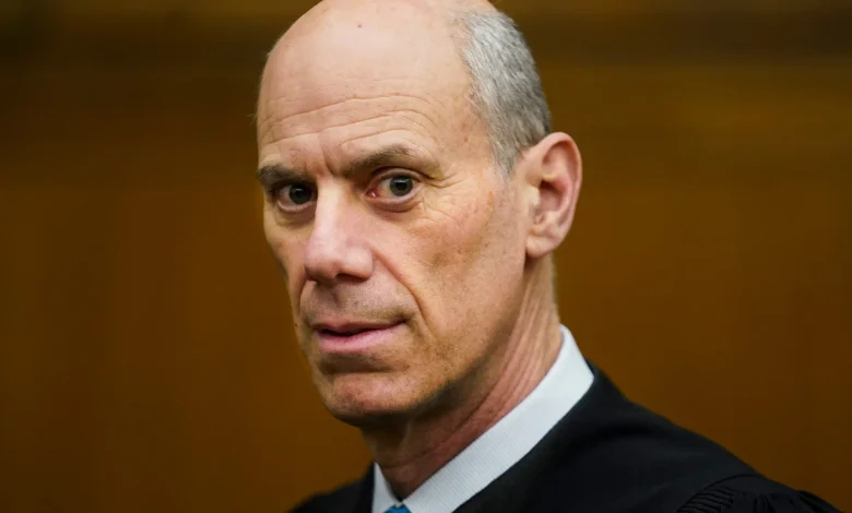 US appeals court blocks contempt case over Trump deportation flights | Donald Trump News