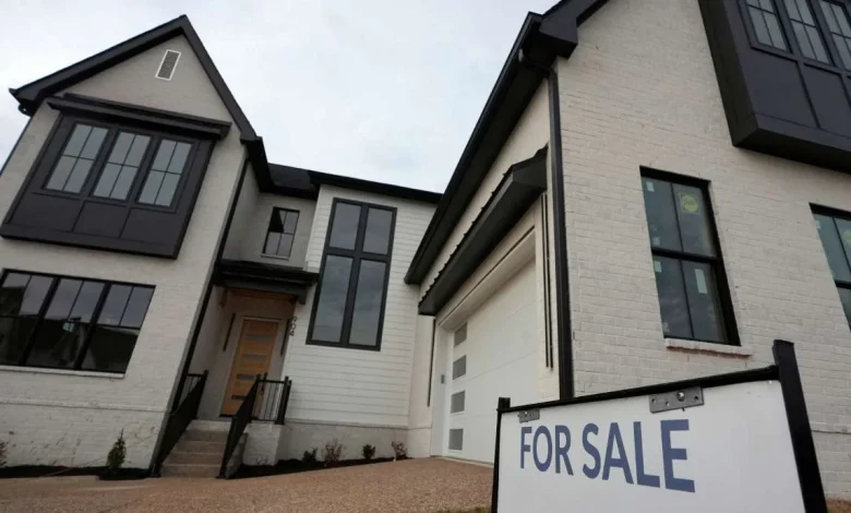 US home sales fall in March, marking a slow start to the spring homebuying season