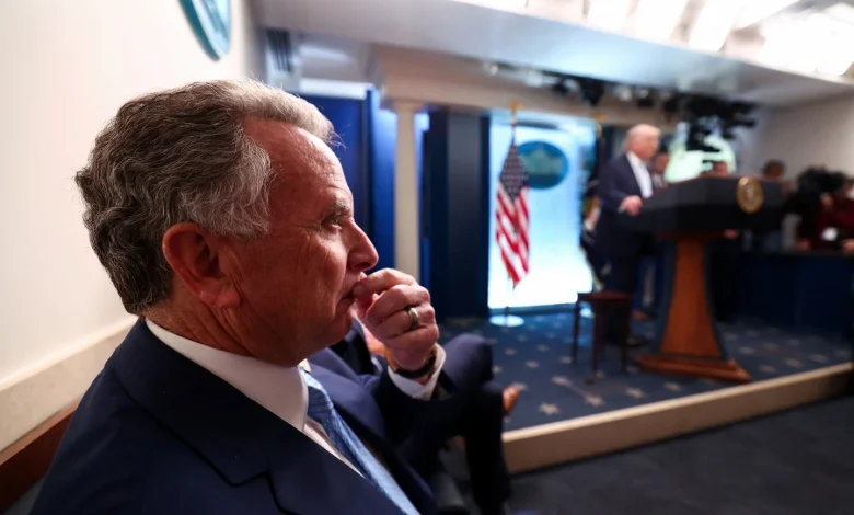 U.S. team heads to Iran peace talks with a gulf separating the two sides