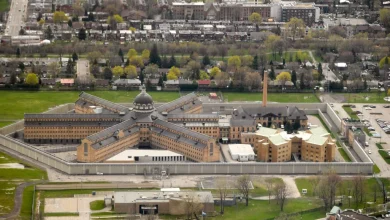 Un détenu aurait trafiqué des kilogrammes à partir de sa cellule avec un agent double