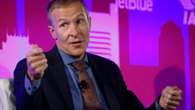 United Airlines CEO pitched American Airlines tie-up in meeting with Trump, sources say