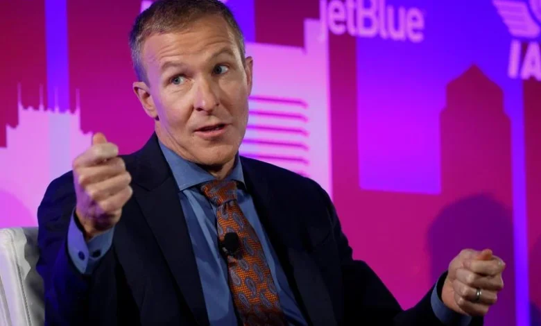 United Airlines CEO pitched American Airlines tie-up in meeting with Trump, sources say