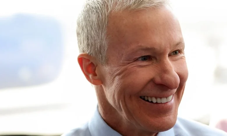 United CEO wants to acquire American Airlines — and its own boss used to be his closest ally