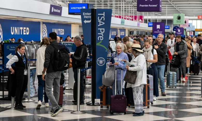United unveils its hack for dealing with TSA lines - Crain's Chicago Business