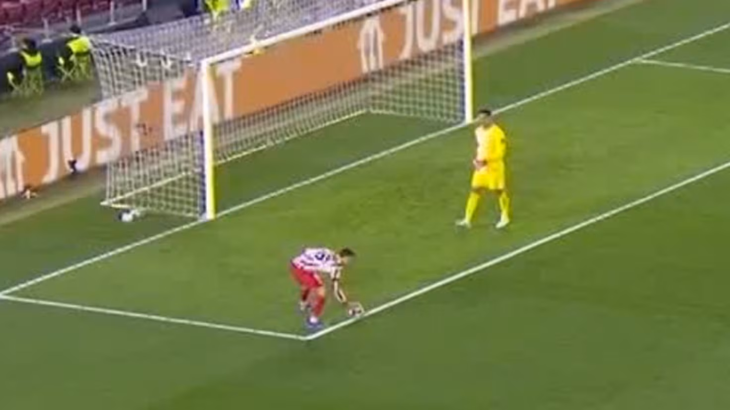 Varapalo de la UEFA al Barça por el ‘no penalti’ de Pubill