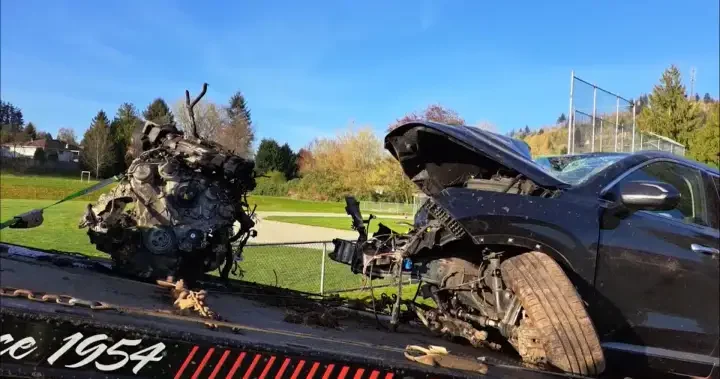 Video captures SUV in Abbotsford speeding, crashing into a tree in a park
