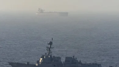 Washington phản ứng vụ Iran bắt tàu ở Hormuz, Bộ trưởng Hải quân Mỹ từ nhiệm