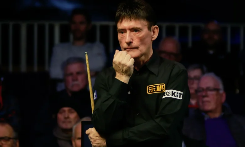 Watch: White gestures angrily to crowd after missed shot