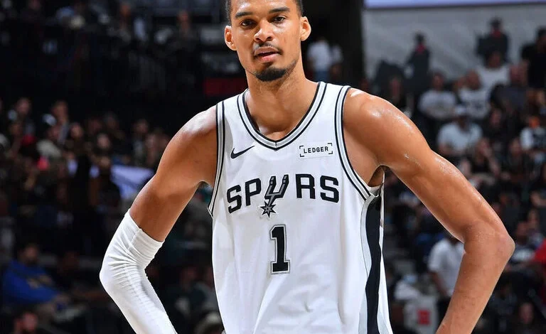 Wembanyama exits game vs. 76ers with rib contusion