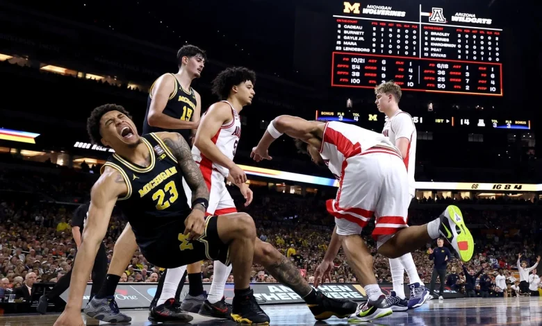 With Yaxel Lendeborg Hobbling, Michigan Steamrolls Arizona