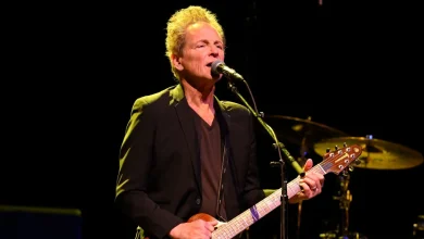 Woman accused of attacking Fleetwood Mac guitarist Lindsey Buckingham is arrested