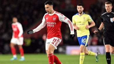 ‘You can’t touch the referee!’ – Martinelli booked for shoving match official