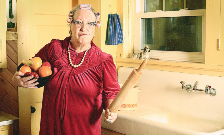 10 Hilarious Mother’s Day Jokes From Your Favorite Comedians