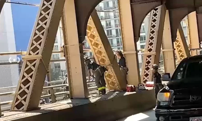2 men dead after colliding on bike path at Queensboro Bridge in NYC