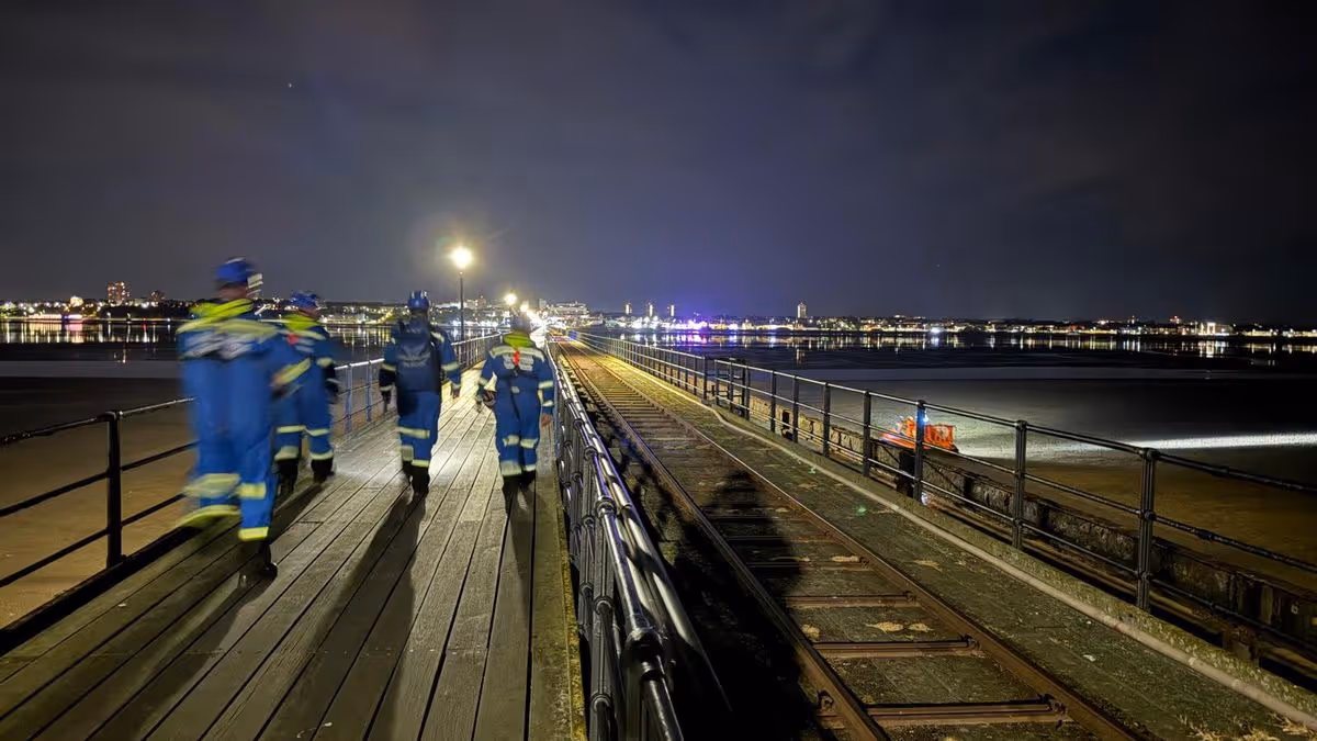 999 crews descend on Southend seafront after men reported 'jumping off pier'